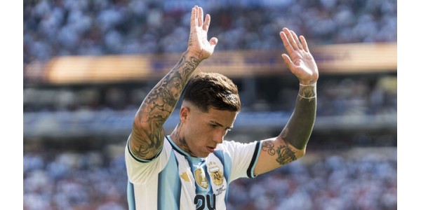 Enzo Fernández als zweiter Spieler im WM-Finale vom Platz gestellt Enzo Fernández als zweiter Spieler im WM-Finale vom Platz gestellt